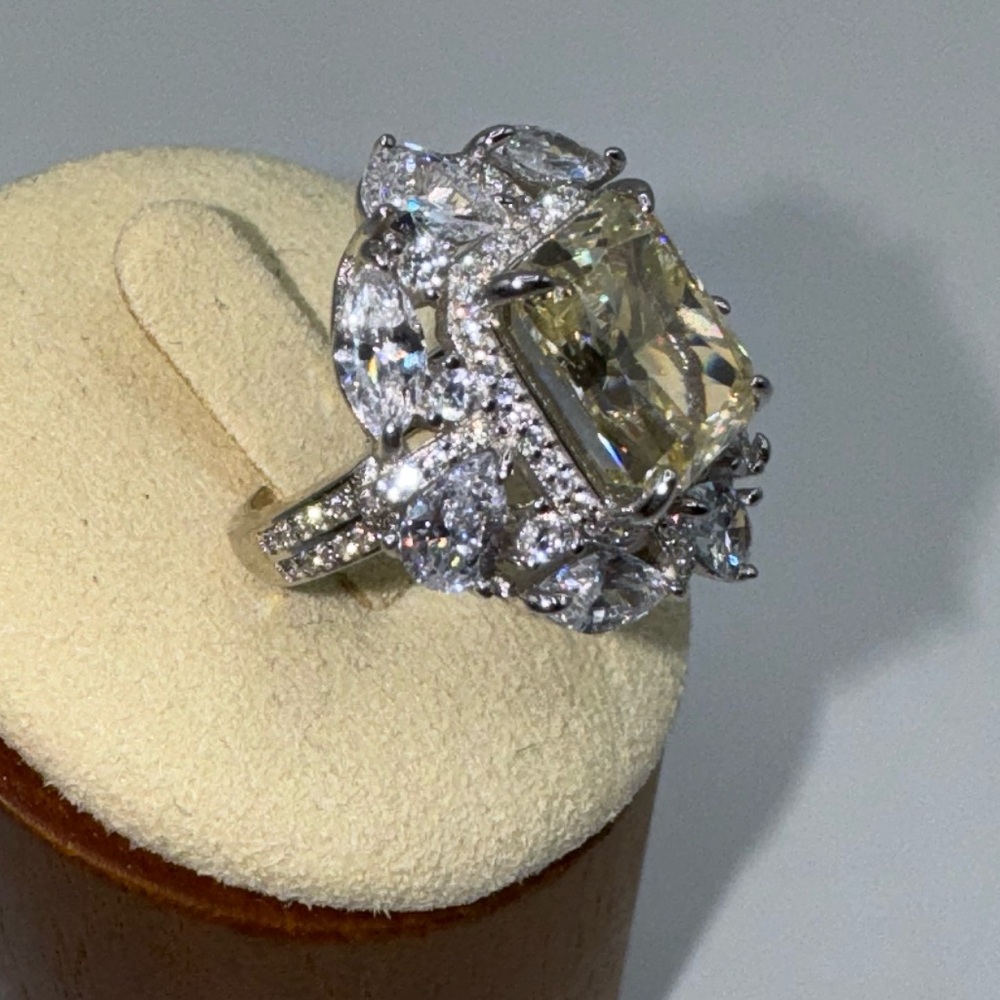 4ct Canary Ring - Picture 7 of 10